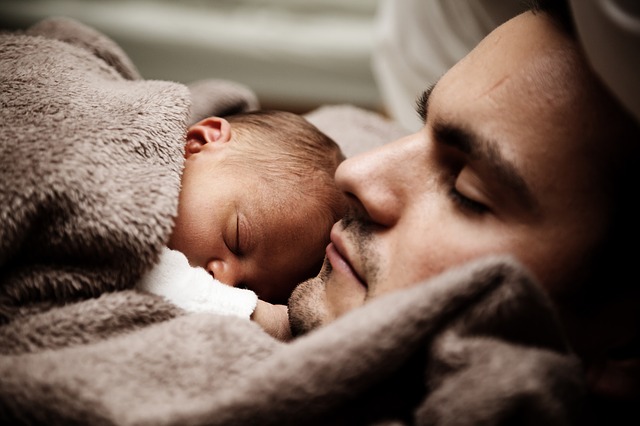 Permís per paternitat pel naixement, adopció o acolliment tant preadoptiu, com permanent o simple d’un fill/a.